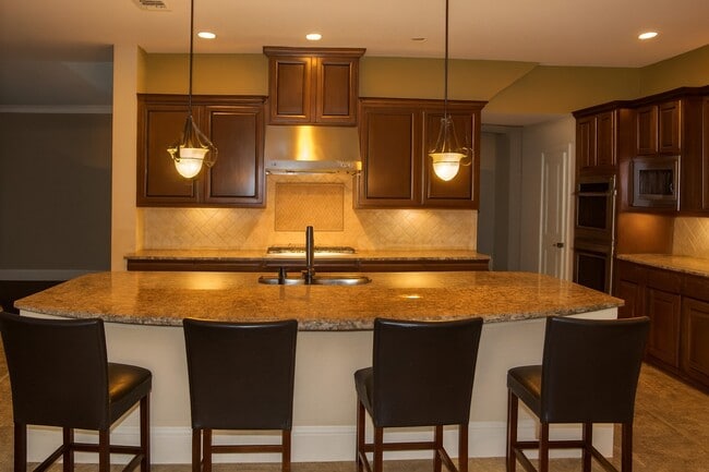 Building Photo - 907 Arden Oaks Dr