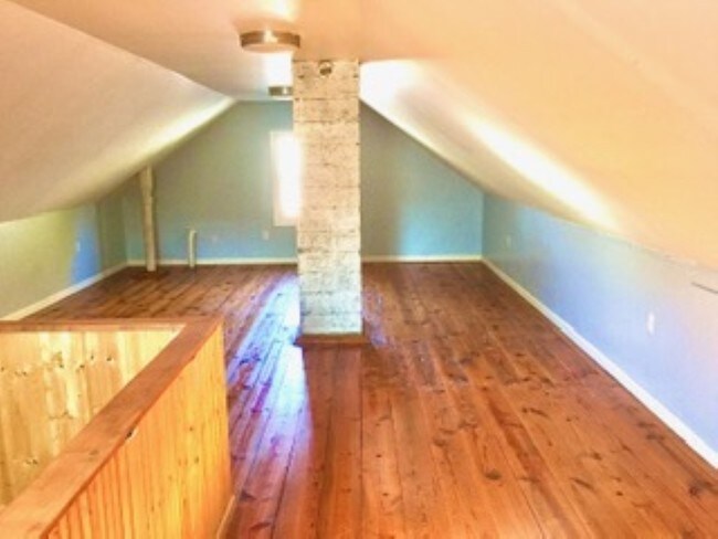 Building Photo - 2326 Scott St