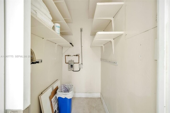 Building Photo - 100 Edgewater Dr