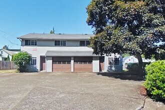 Building Photo - Duplex ~ Close to Campus ~ Pet Friendly