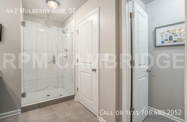 Building Photo - Luxury Townhome for Rent in the Gated Comm...