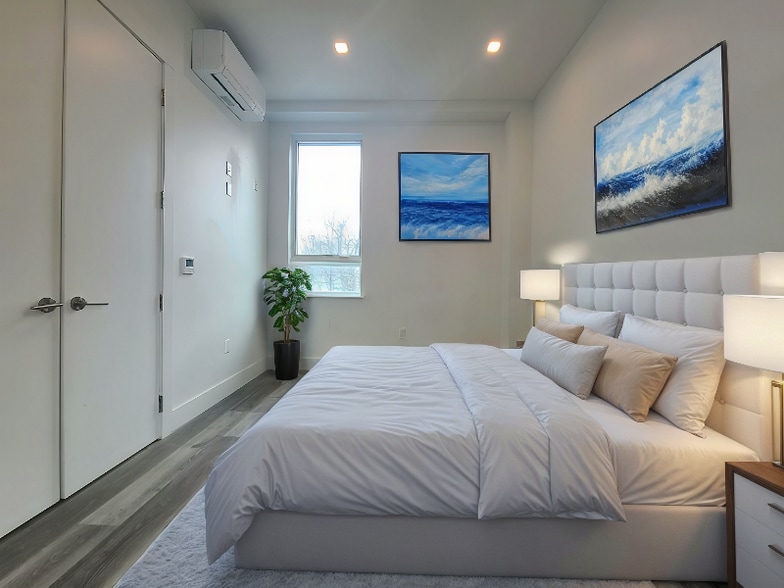 Building Photo - 715 Park Ave