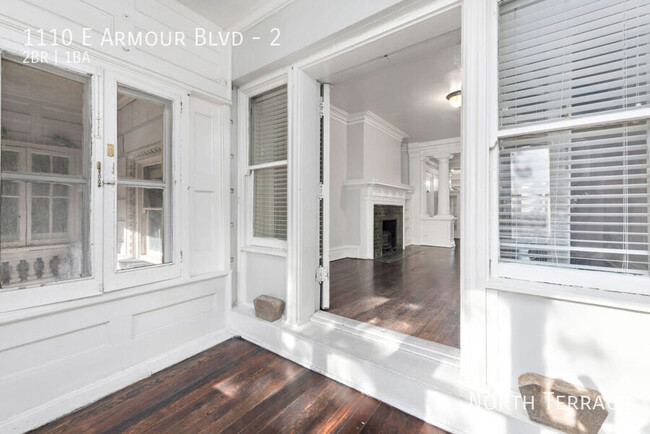 Building Photo - Big, Dreamy, VINTAGE 2BR Apartment - Near ...