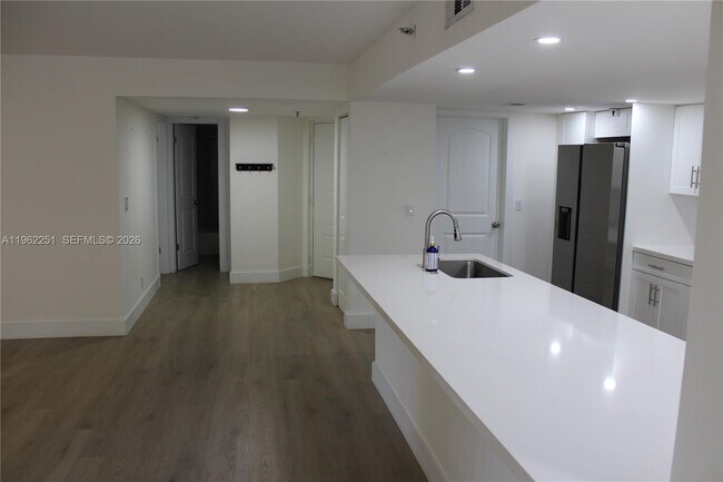 Building Photo - 955 Egret Cir