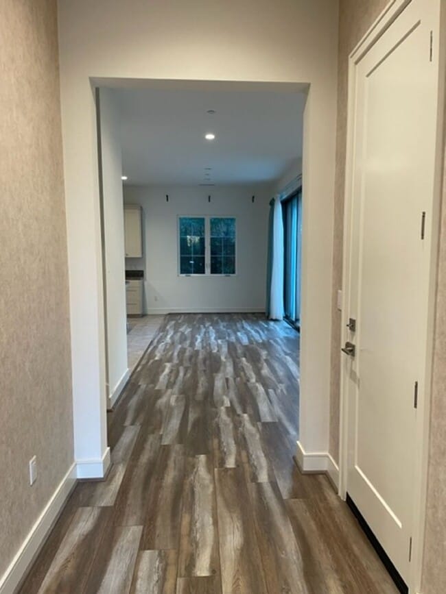 Building Photo - Newer home In Los Olivos