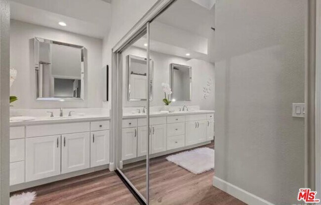 Building Photo - 26068 Charonne Ct