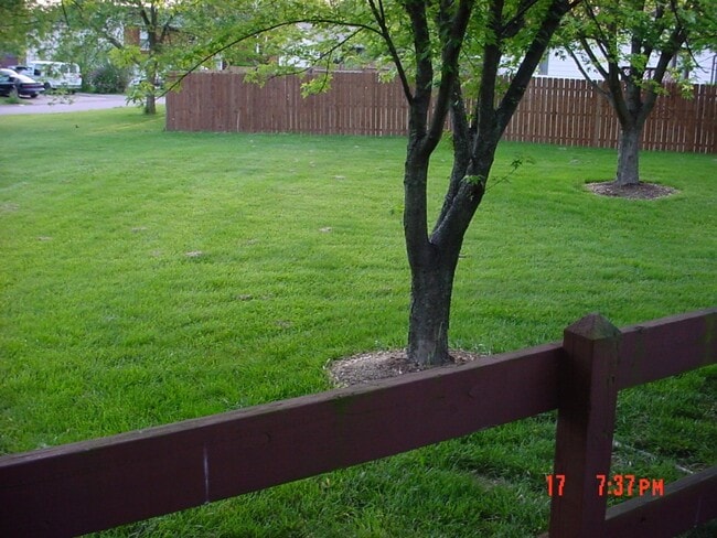 Building Photo - 14 Twin Oaks Dr