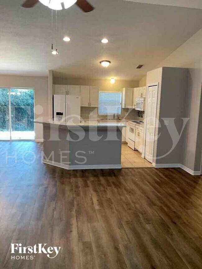 Building Photo - 739 N Midland Dr