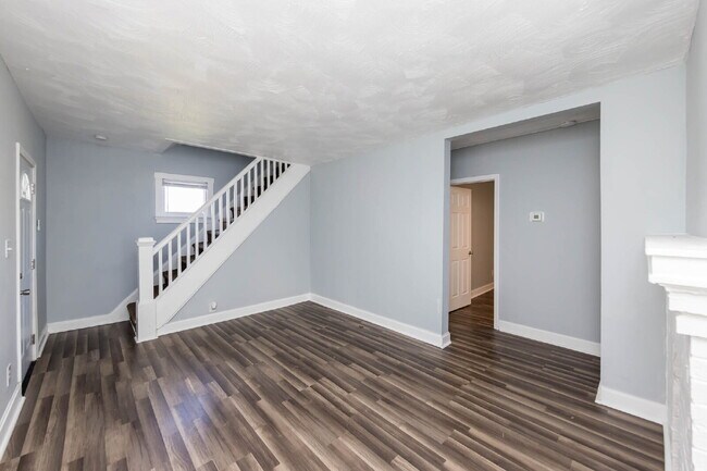 Building Photo - 2-Bedroom Home with Flexible Bonus Room Near Downtown Columbus