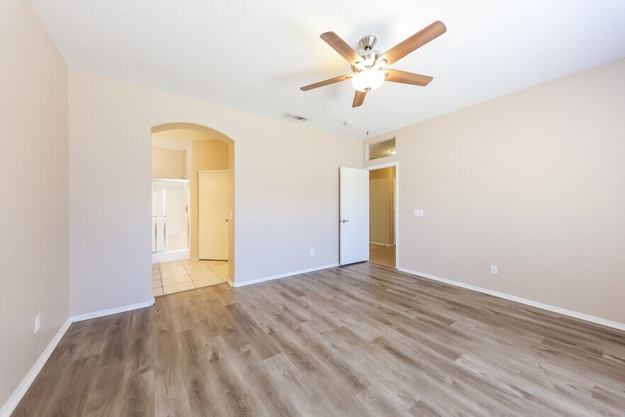 Building Photo - 14815 W Dovestar Dr