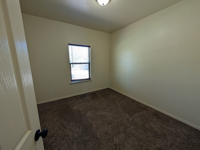 Building Photo - 5604 New Castle Ct