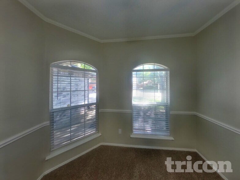 Building Photo - 2520 Clovermeadow Dr