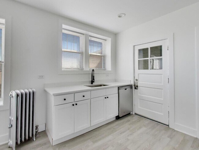 Building Photo - 7425 N Campbell Ave