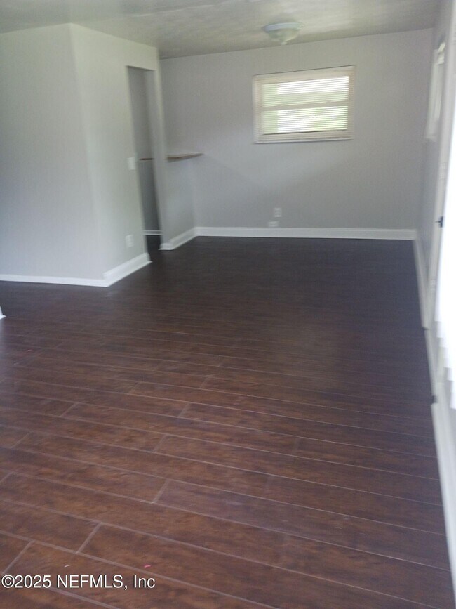Building Photo - 2755 Sunny Acres Dr N