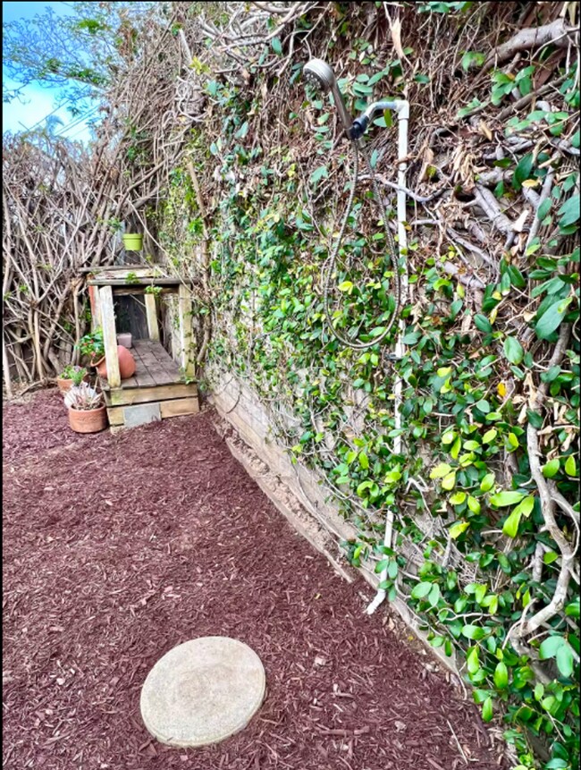 Building Photo - Coastal Charm in the Heart of Encinitas – 2 Bed, 1 Bath Avail 12/1