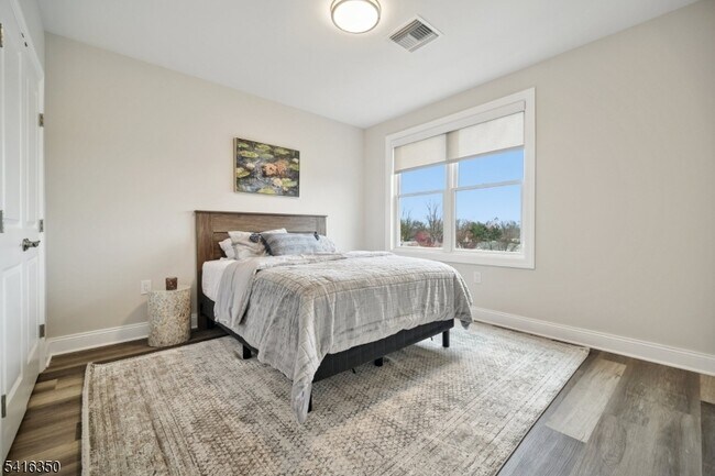 Building Photo - 246 Main St