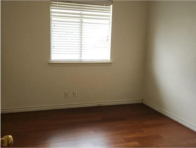 Building Photo - 213 Pentire Way