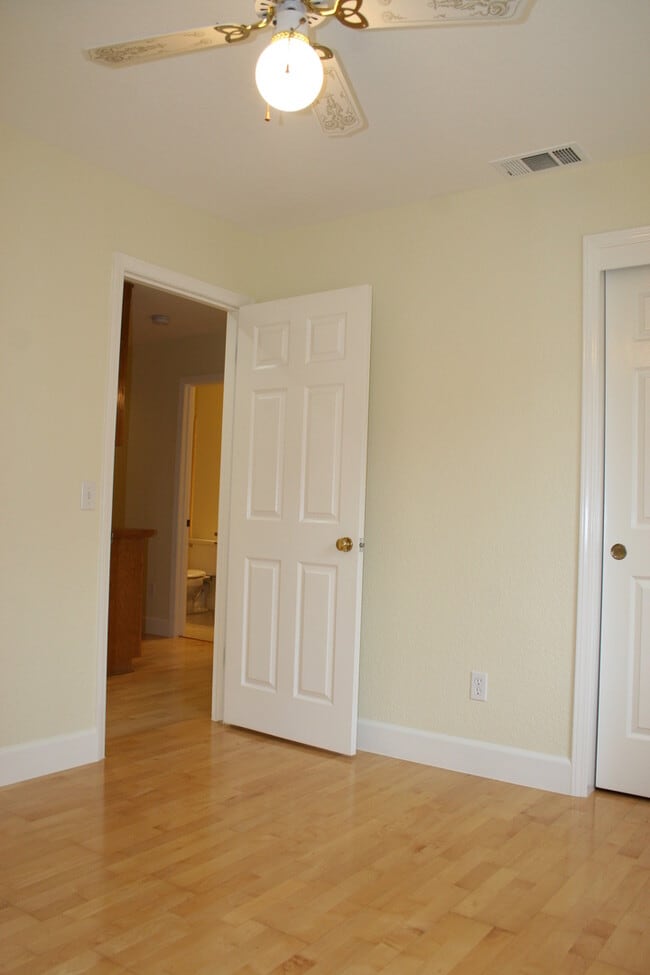 Building Photo - 10317 Walnut Creek Ct