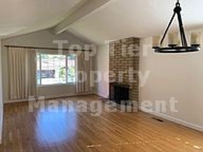 Building Photo - Very nice 4 Bed /2 Bath/1,948 Sqft house in desirable Campolindo neighborhood in Moraga available...