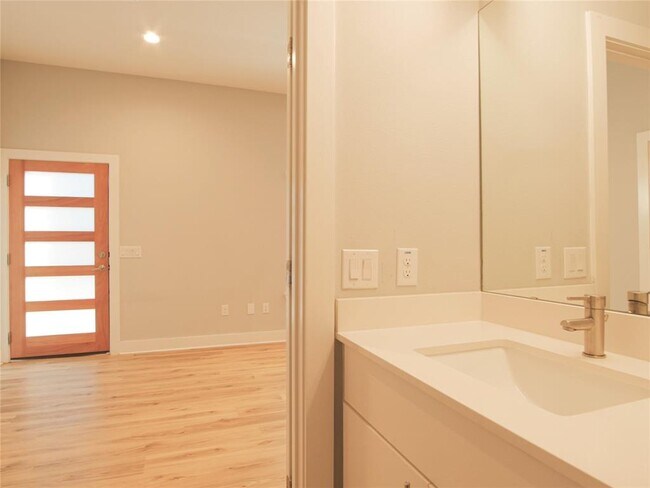 Building Photo - 6014 Fairway St