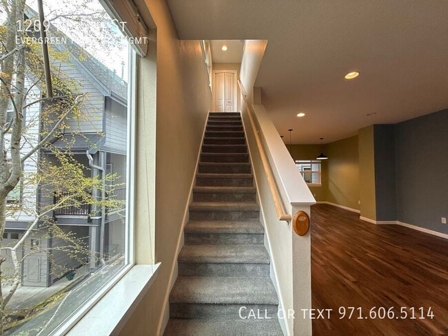 Building Photo - 1209 NE 5th St