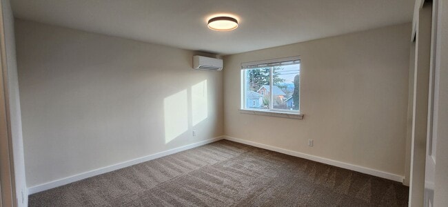 Building Photo - 3213150