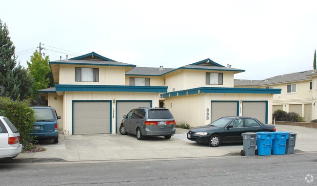 Primary Photo - 10327 Alpine Dr