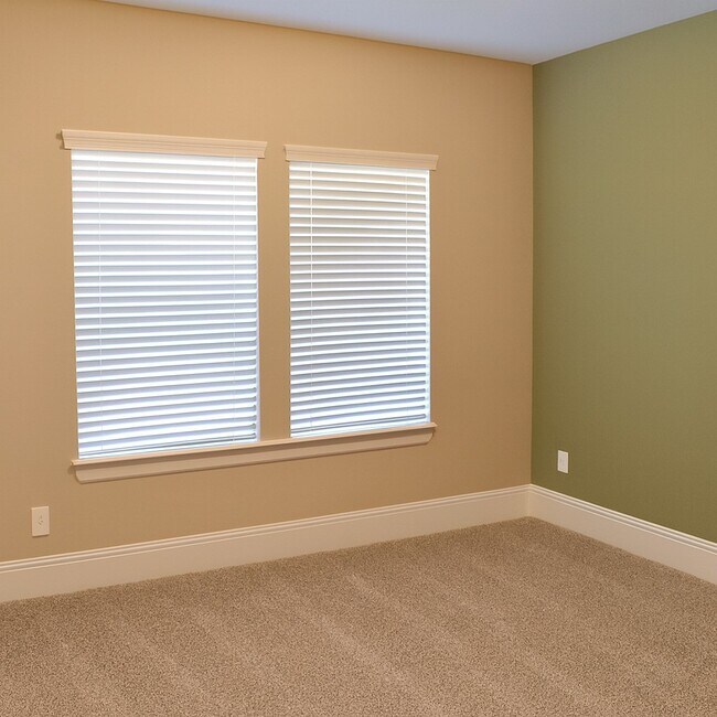 Building Photo - 907 Arden Oaks Dr