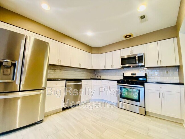 Building Photo - 475 Stoneglen St