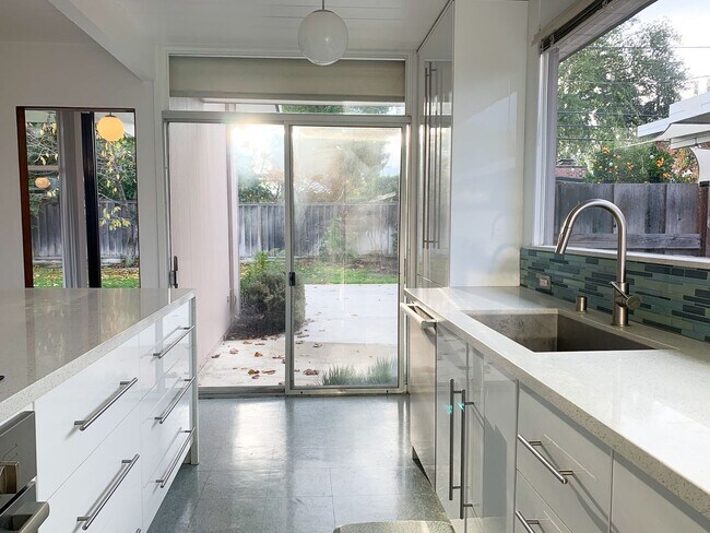 Building Photo - High-End San Jose 4 Bedroom Eichler!