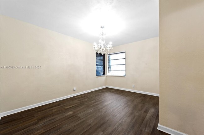 Building Photo - 1315 N 19th Ave