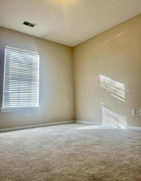 Building Photo - 524 Beverly Dr