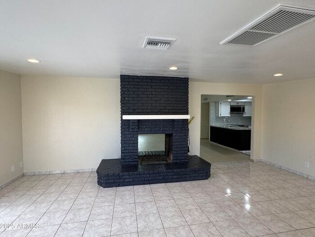 Building Photo - 5502 W Frier Dr