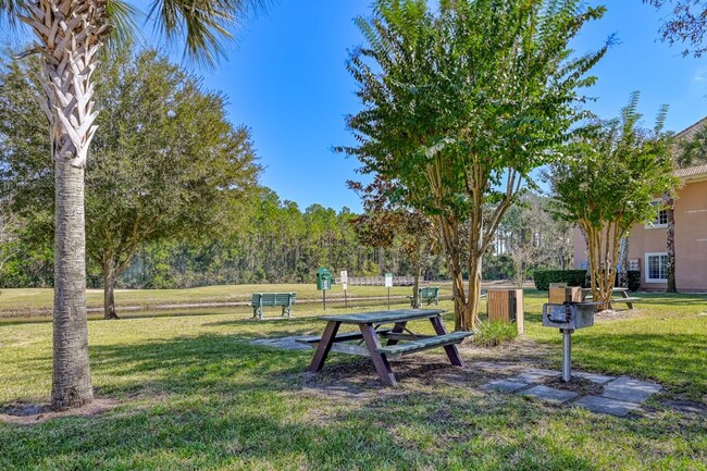 Building Photo - 625 Fairway Dr