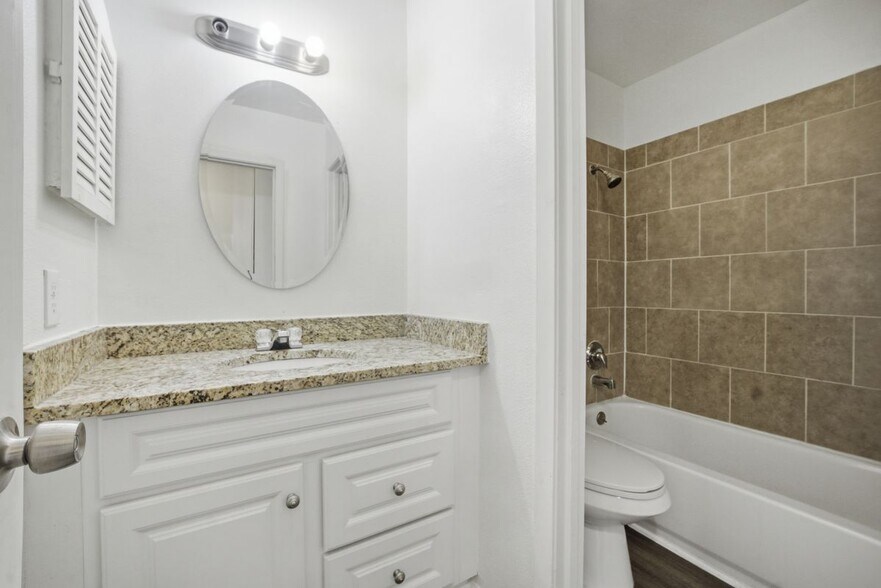 Building Photo - 5722 Misty Glen