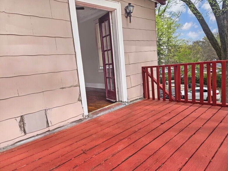 Building Photo - 1534 N Parkway