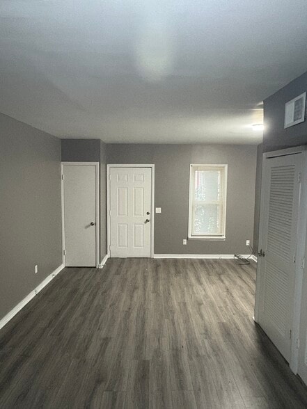 Building Photo - 550 E Beck St