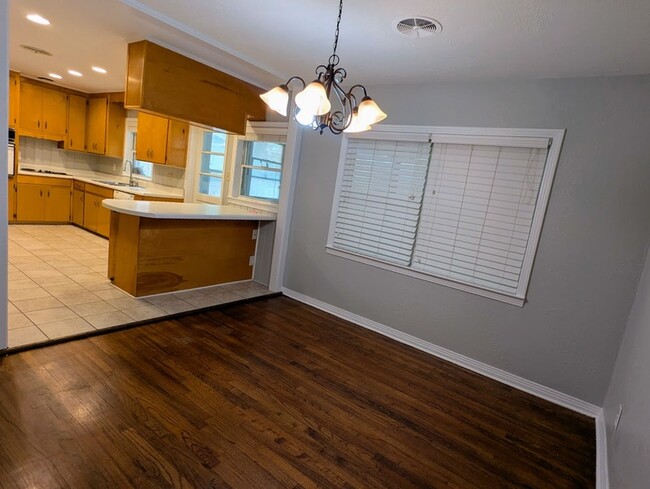 Building Photo - 1512 Sunset Ln