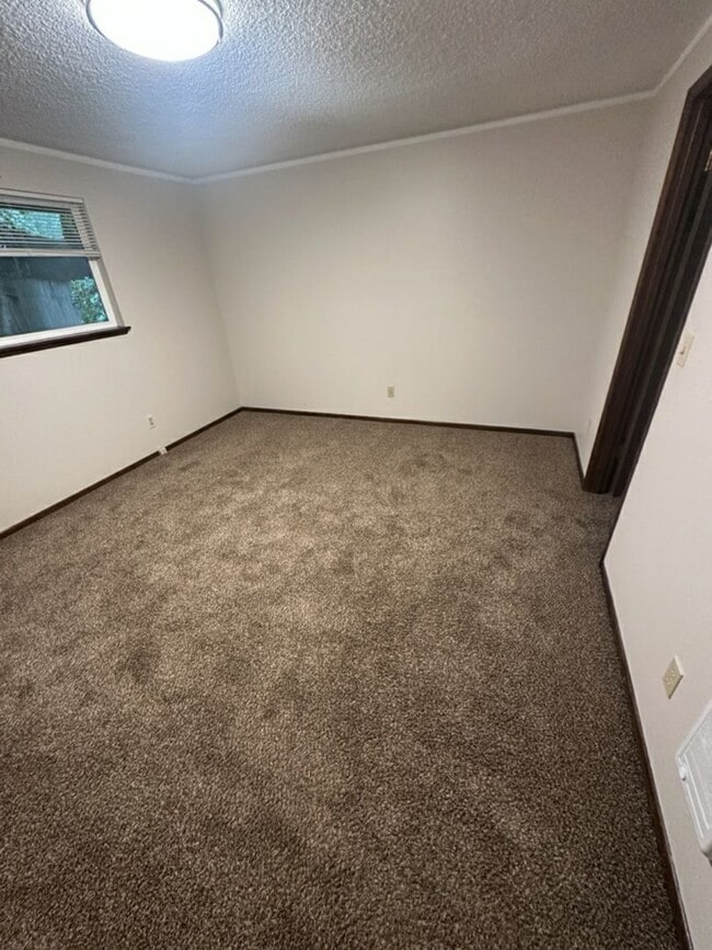 Building Photo - 3 Bed, 2 Bath Ranch in Hazel Dell!