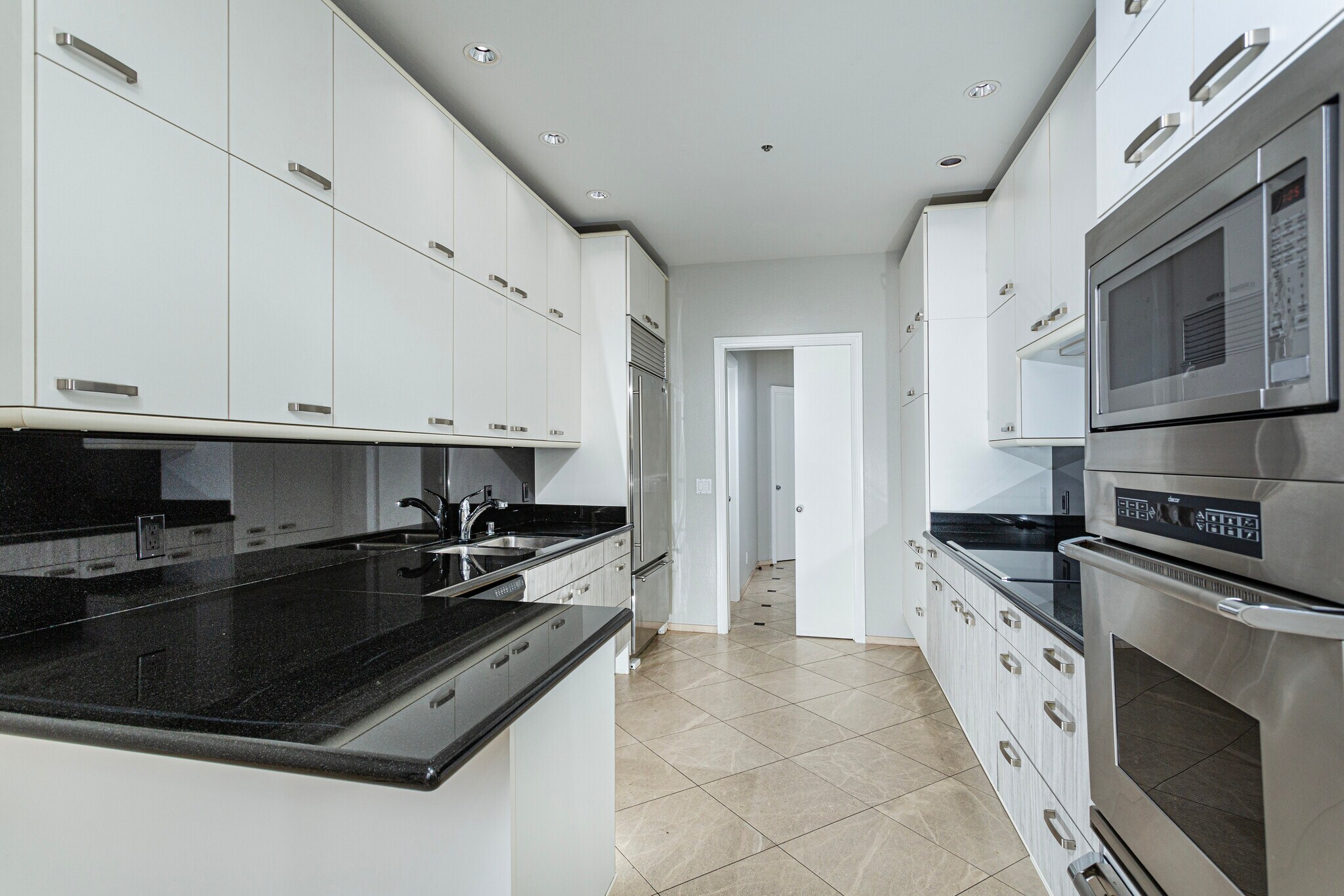 Building Photo - 700 Front St