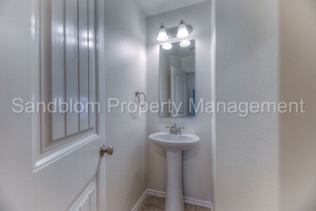 Building Photo - FOR LEASE | Jenks | Available Now!