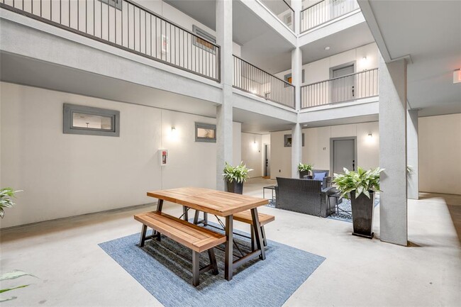 Building Photo - 908 Nueces St