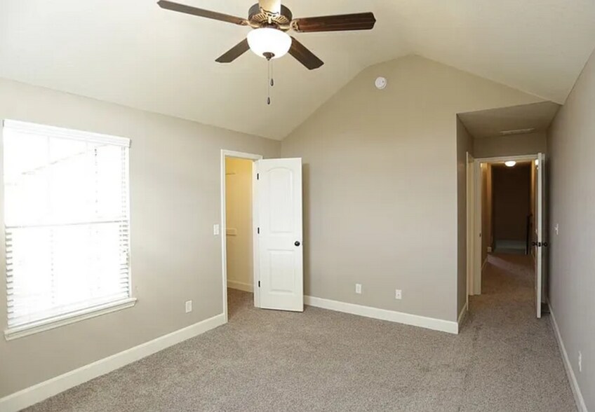 Building Photo - 2176 SW Timbertrace Ln