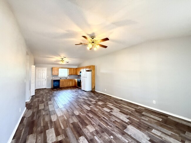 Building Photo - 2305 Cimmaron Dr