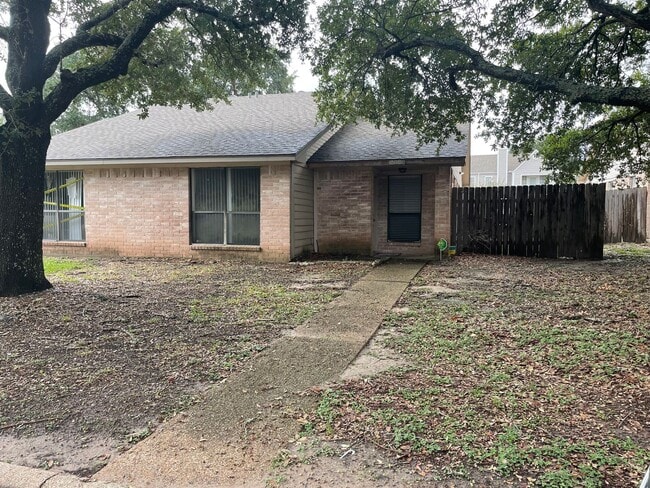 AVAILABLE FOR AUGUST MOVE IN!!! Spacious ... - AVAILABLE FOR AUGUST MOVE IN!!!  Spacious ...
