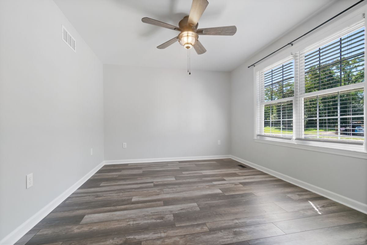 Building Photo - 680 Chestnut Springs Ln