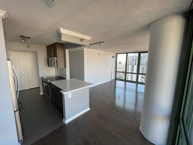 Building Photo - 111 W Maple St