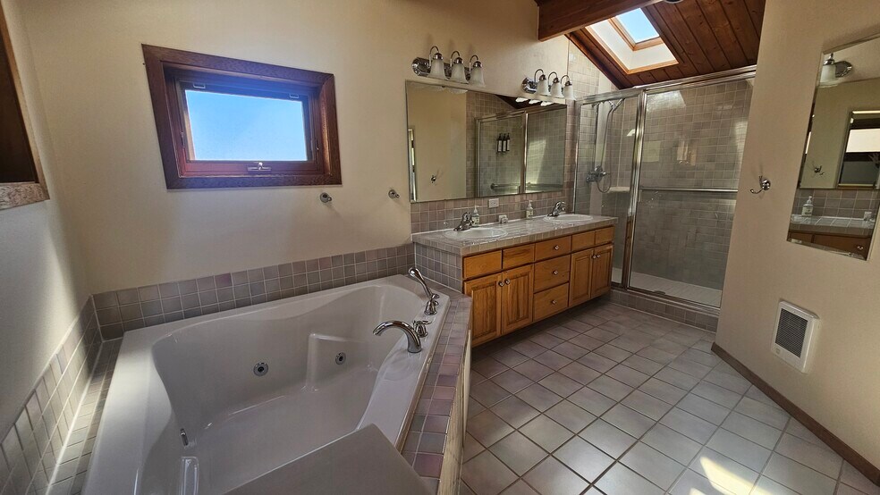 Master Bath - 287 Fairhaven Dr