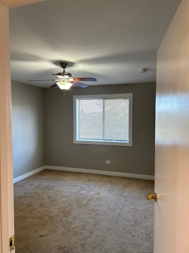 Building Photo - 5405 Chateau Dr