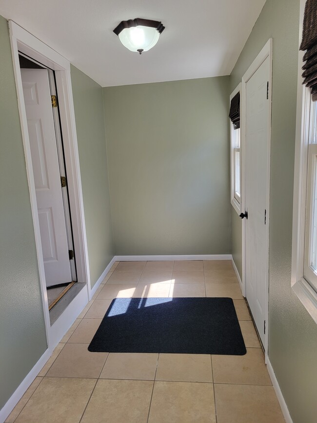 Building Photo - 60 Birch Ave S